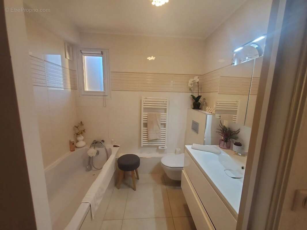 Appartement à VILLENEUVE-LOUBET