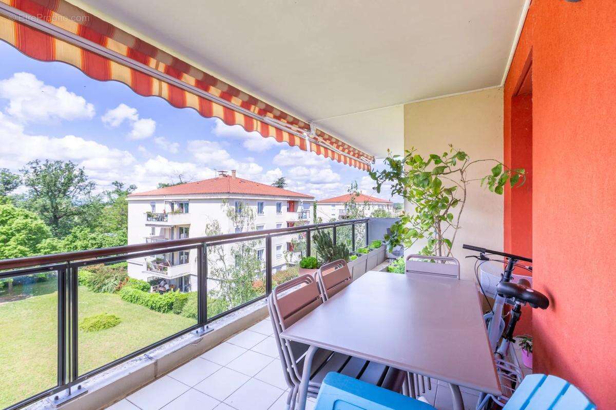 Appartement à MEYZIEU