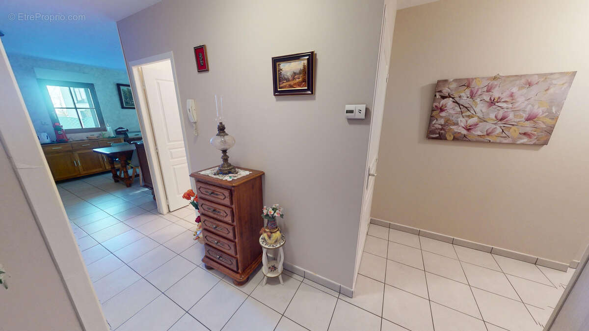 Appartement à SAINT-BONNET-LE-CHATEAU