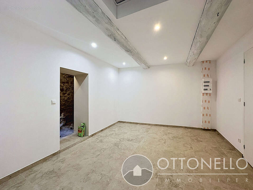 Appartement à ROQUEBRUNE-SUR-ARGENS