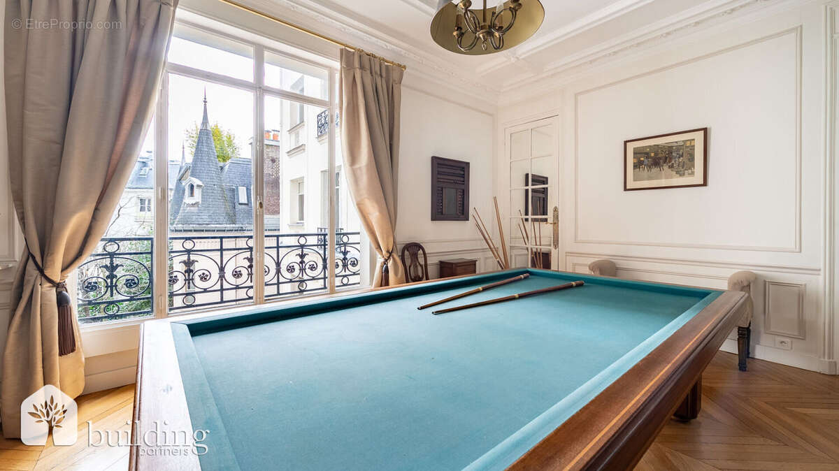 Appartement à PARIS-17E