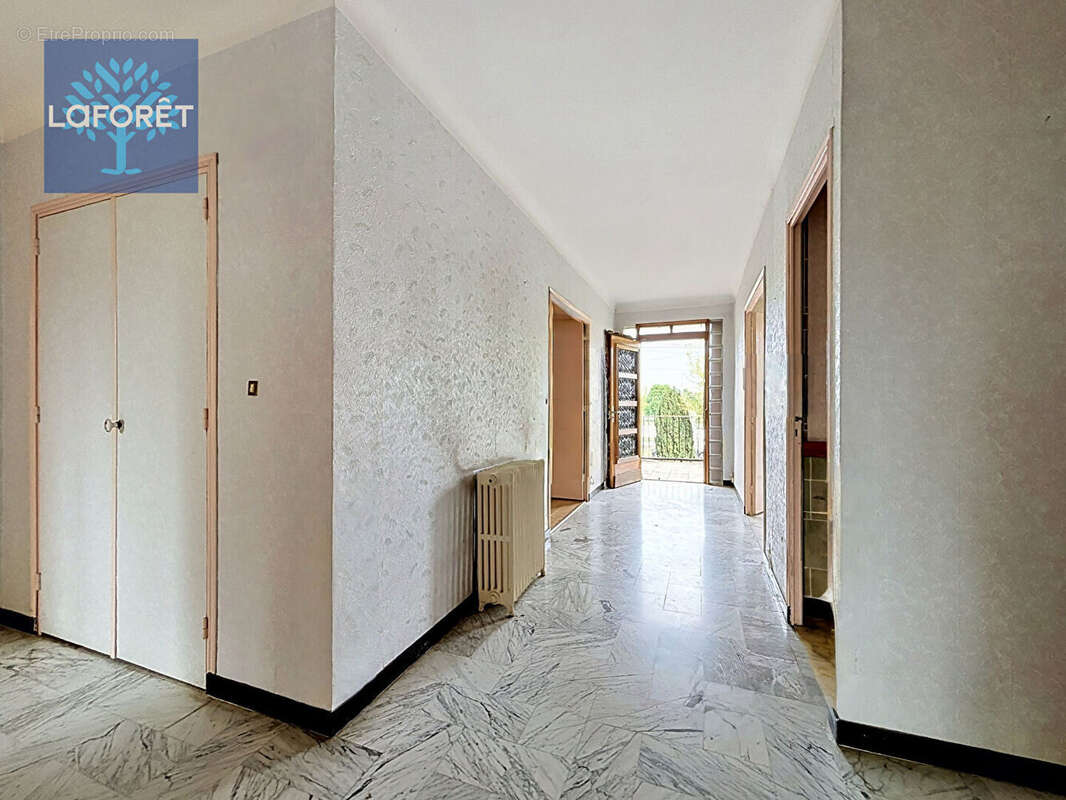 À vendre - Maison familiale avec fort potentiel - 240 m² exploitables - Charly - photo 6
