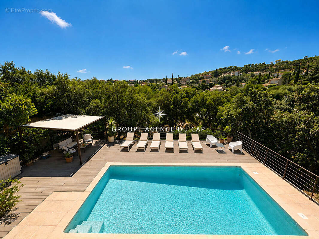 A vendre aux issambres  villa vue dégagée sur la colline 3 chambres avec piscine en bout d'impasse - photo 2