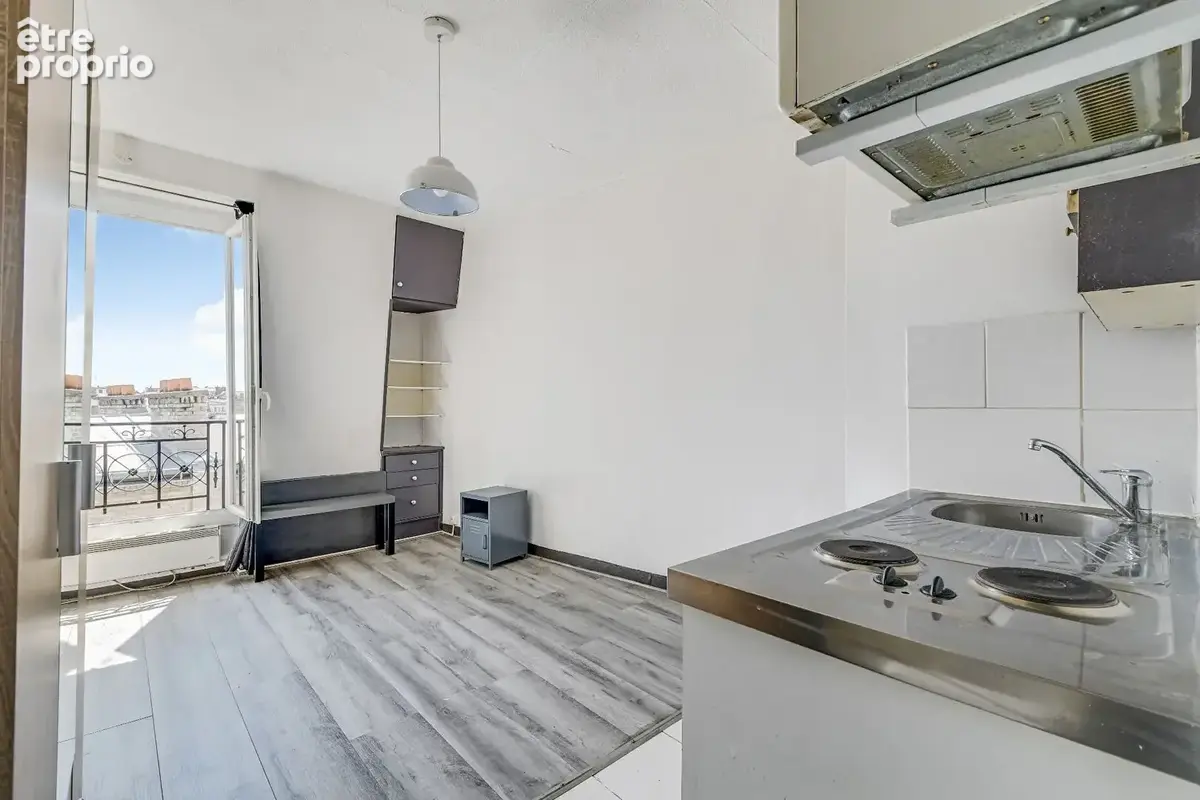 Rue Damrémont, studio à vendre en dernier étage ! - photo 3