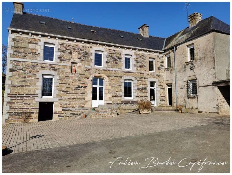 Maison à NEANT-SUR-YVEL