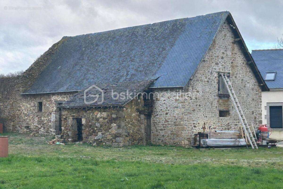 Maison à SAINT-GEORGES-BUTTAVENT