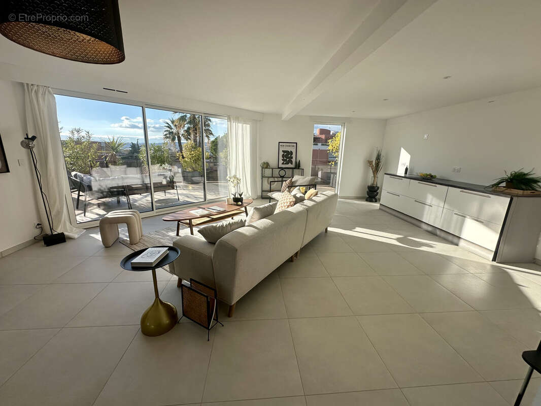 Appartement à SAINT-LAURENT-DU-VAR