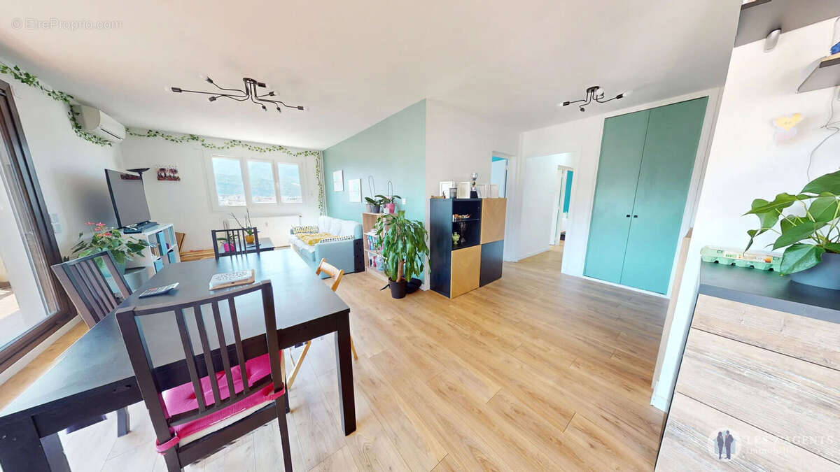 AppT4 LUMINEUX AVEC VUE PANORAMIQUE ? ÉCHIROLLES (Résidence Le Château)artement Echirolles 4 pièce(s) 83 m2 - photo 2