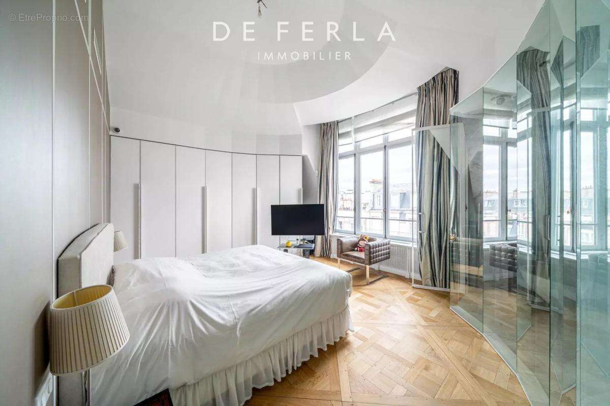 Appartement à PARIS-16E