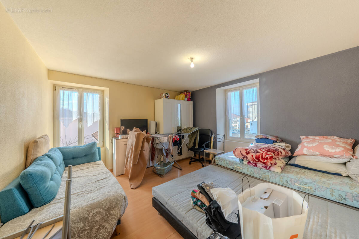 Appartement à COLLONGES-SOUS-SALEVE