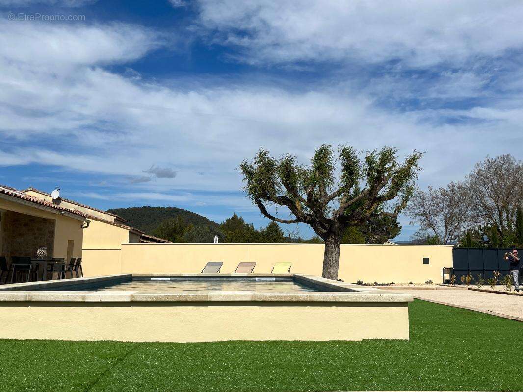 Maison à CRESTET
