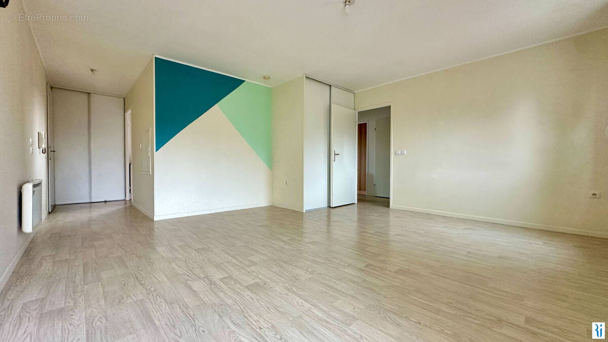 Appartement à SAINT-ETIENNE-DU-ROUVRAY
