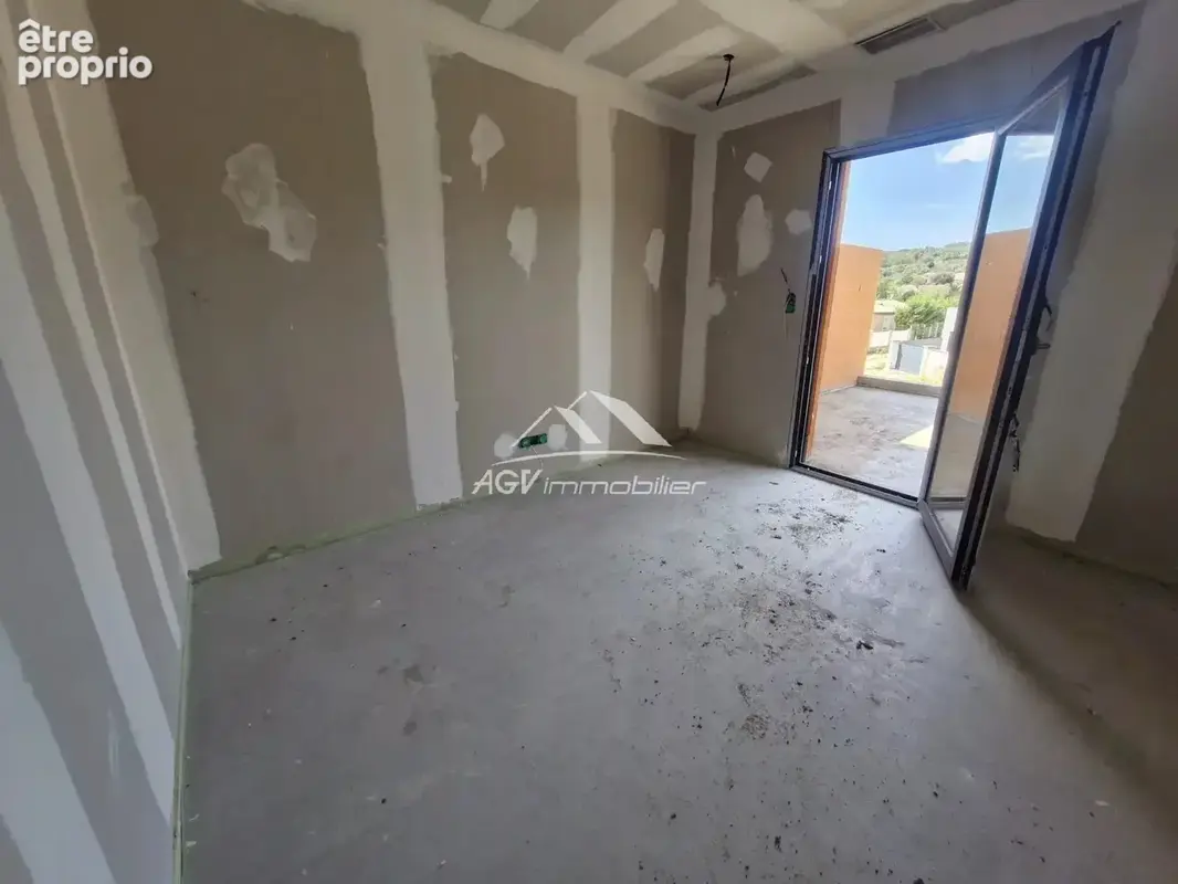 A Saint-Julien-Les-Rosiers, maison neuve d'environ 106 m² avec piscine - photo 8