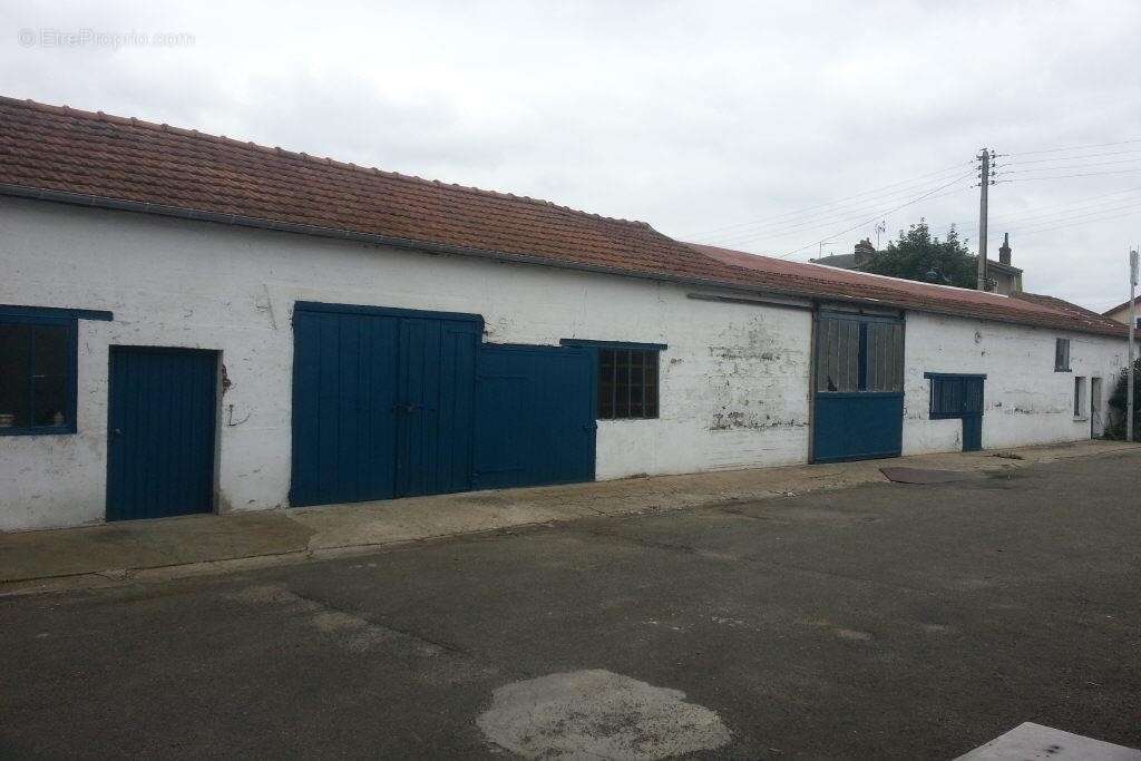 Commerce à MANTES-LA-JOLIE