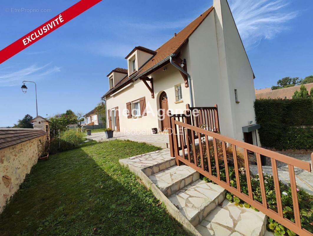 Maison à SIVRY-COURTRY