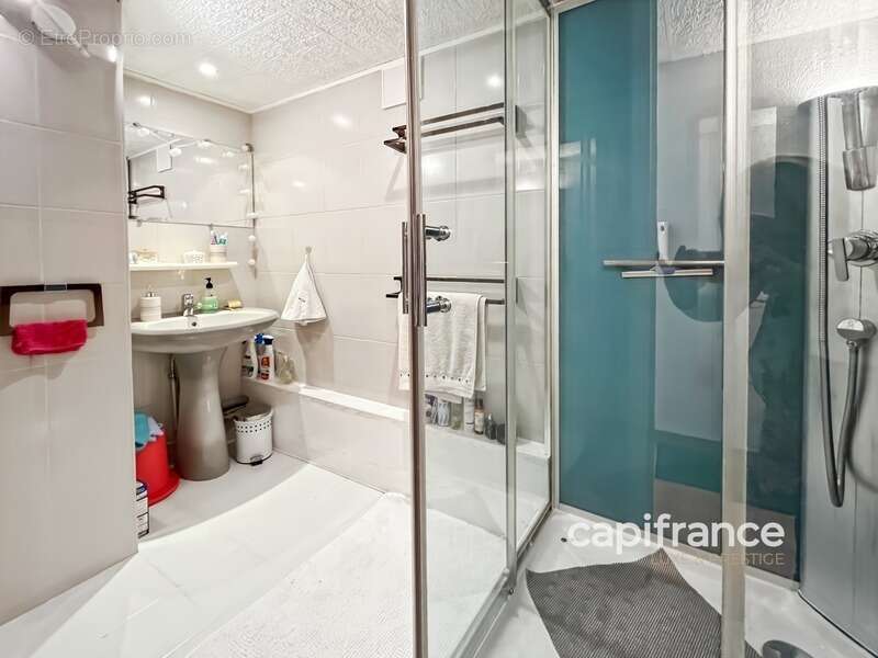 Maison à BAGNOLS-EN-FORET