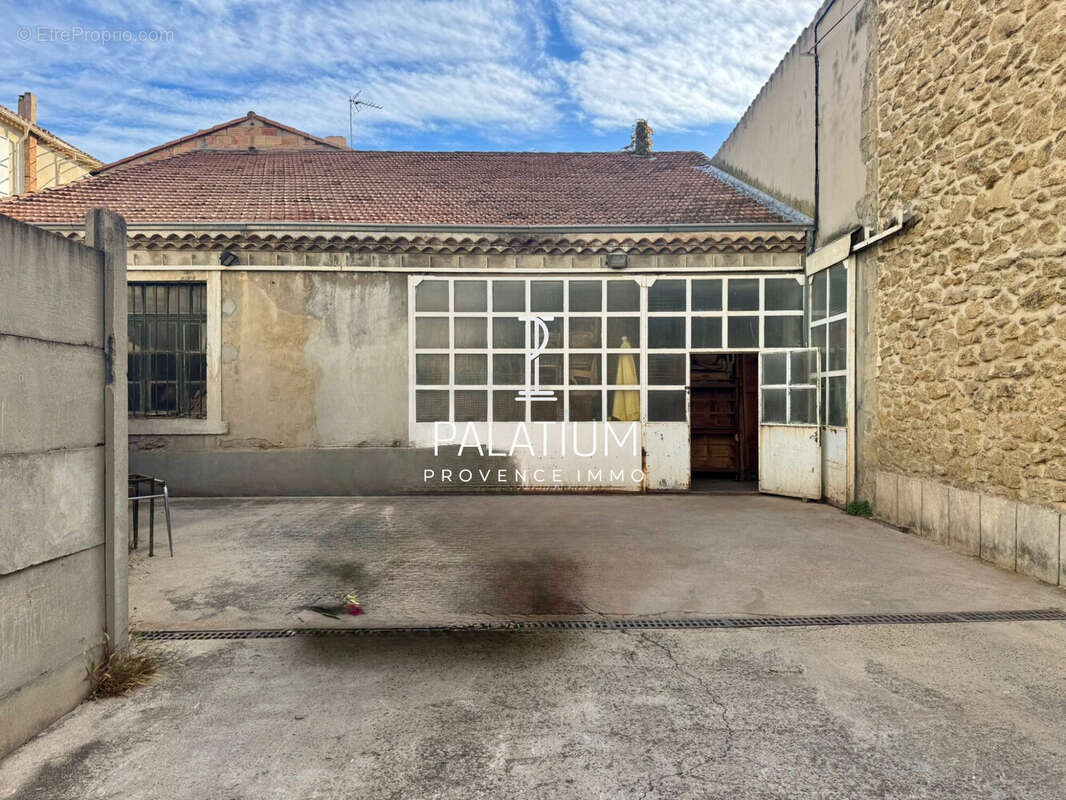 Commerce à SALON-DE-PROVENCE