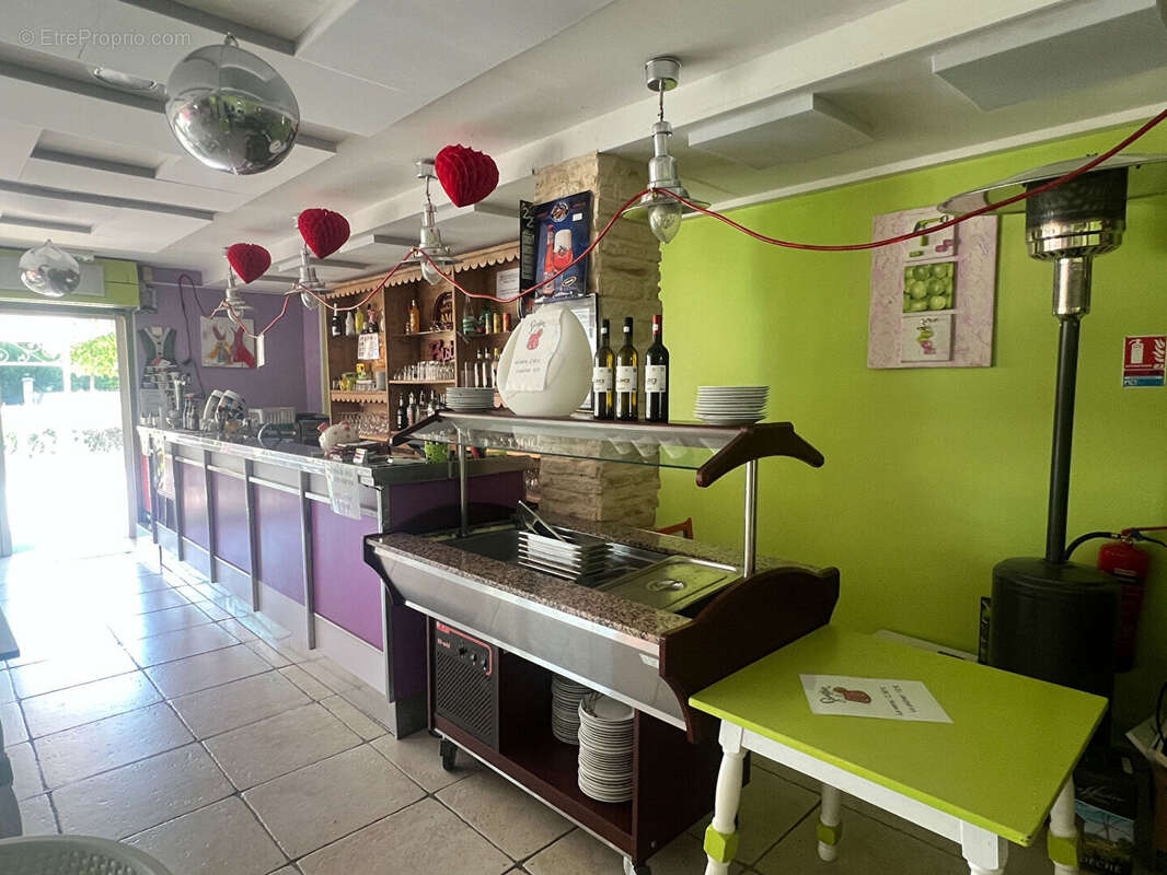 Commerce à LES MAGES