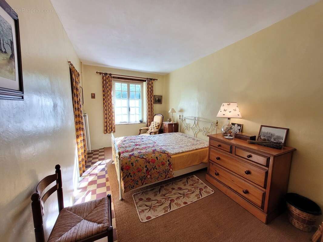 Maison à LA CHAPELLE-MONTLIGEON