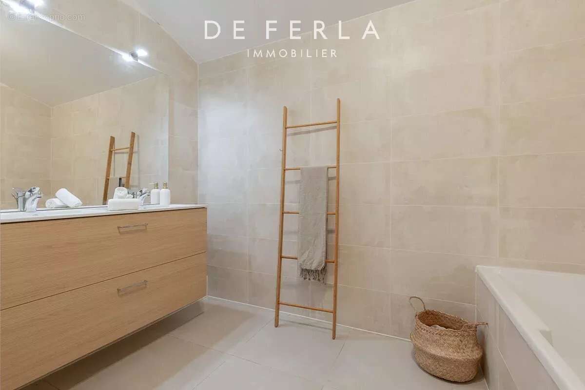 Appartement à MARSEILLE-6E