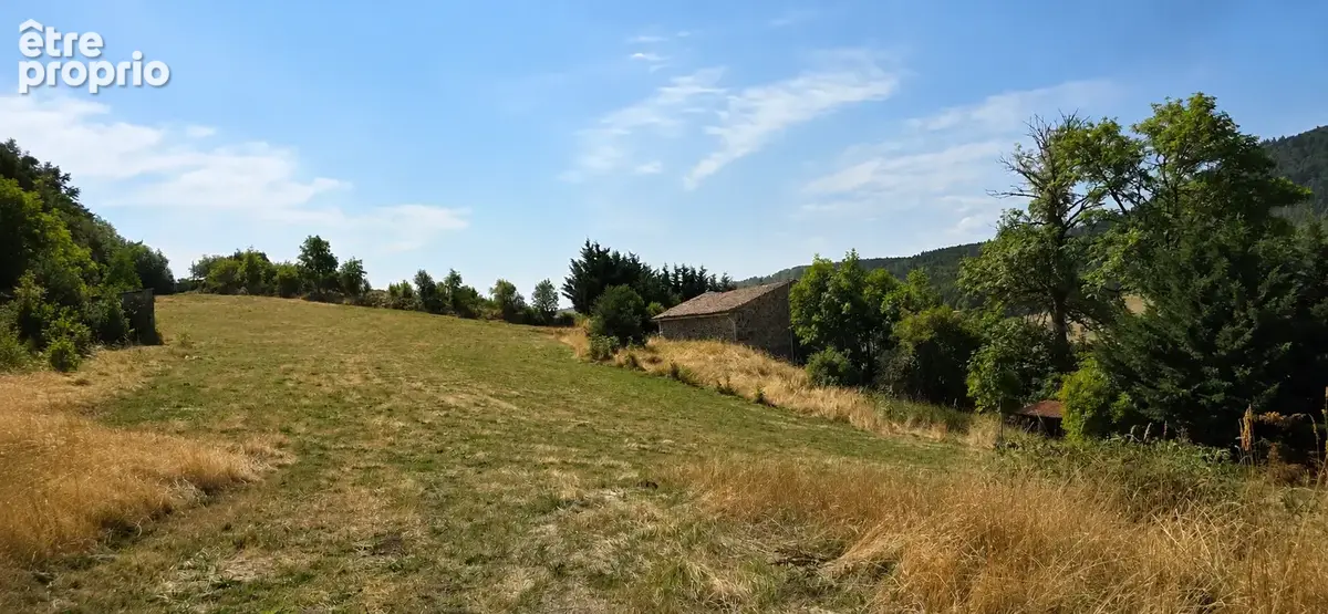 Maison en pierre de 188 m2 habitables sur un peu plus de 3 hectares de terrain - photo 2