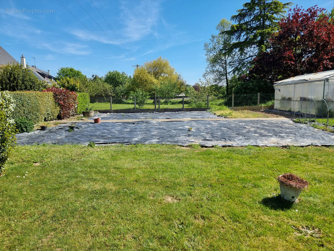 Terrain à SAINT-ERBLON