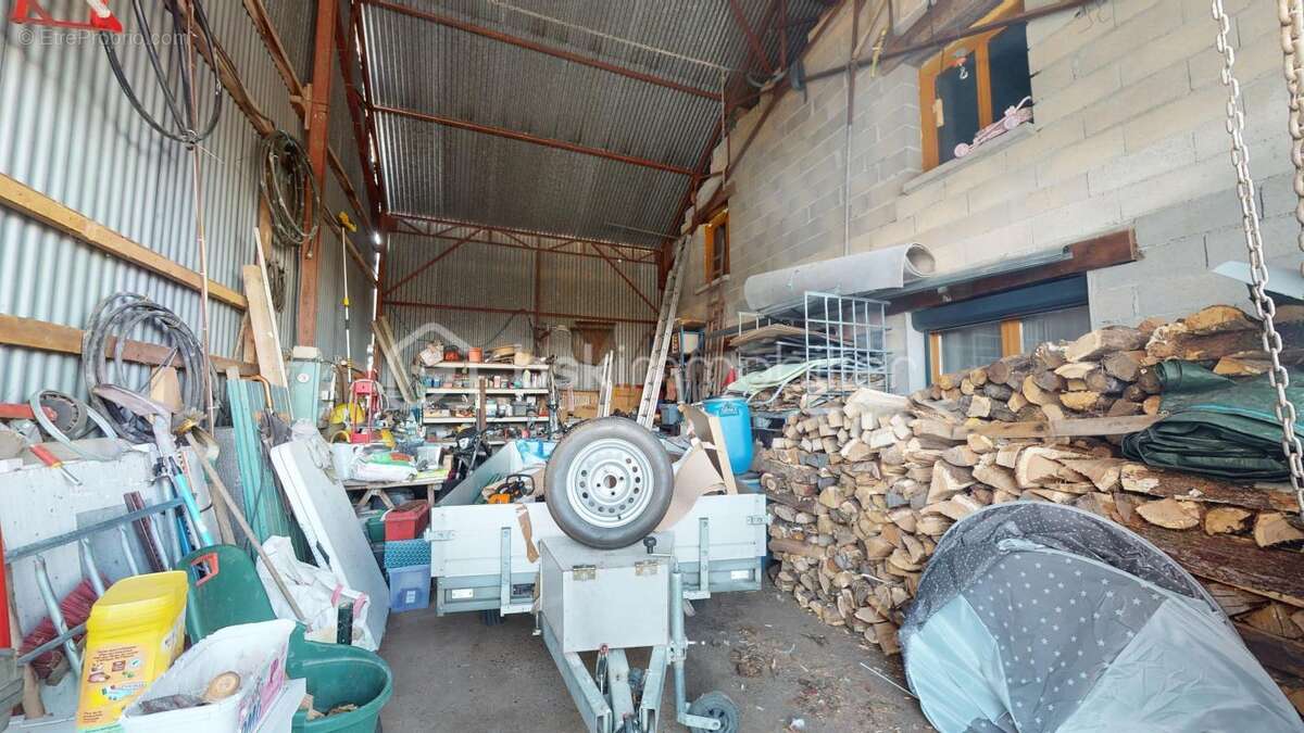 Maison à COURCELLES