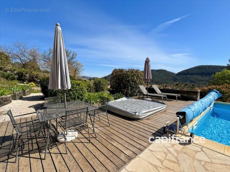 Maison à BAGNOLS-EN-FORET