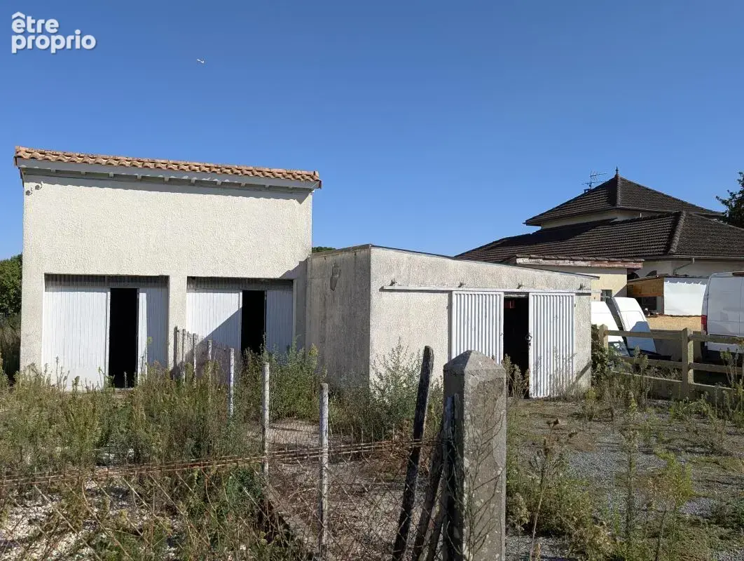 Parking à AMBARES-ET-LAGRAVE