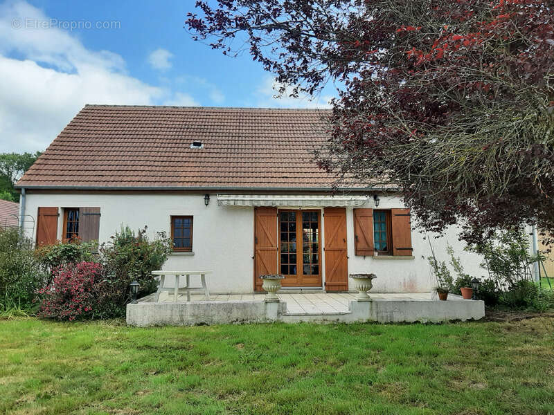 Maison à LUZY