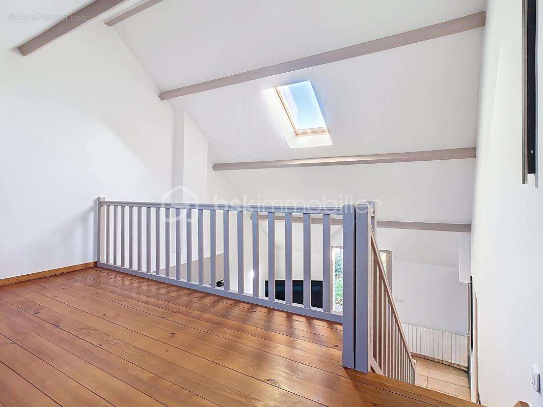 *** Maison de caractère + Appartement 2 pièces indépendant : charme de l'ancien rénové *** - photo 12