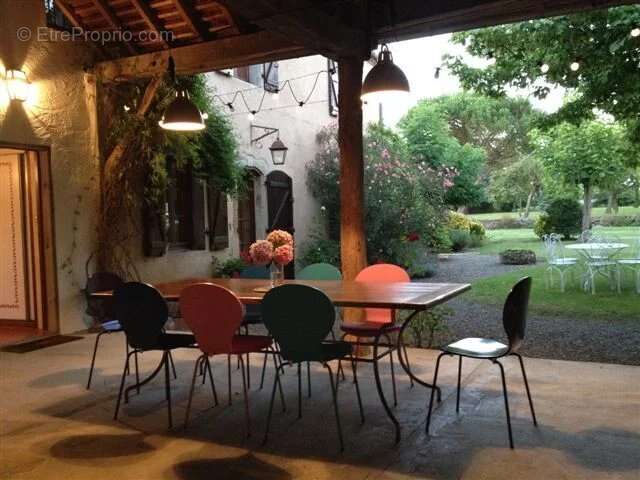 Maison de caractère avec 4 chambres sur 'environ 7318 m². - photo 47