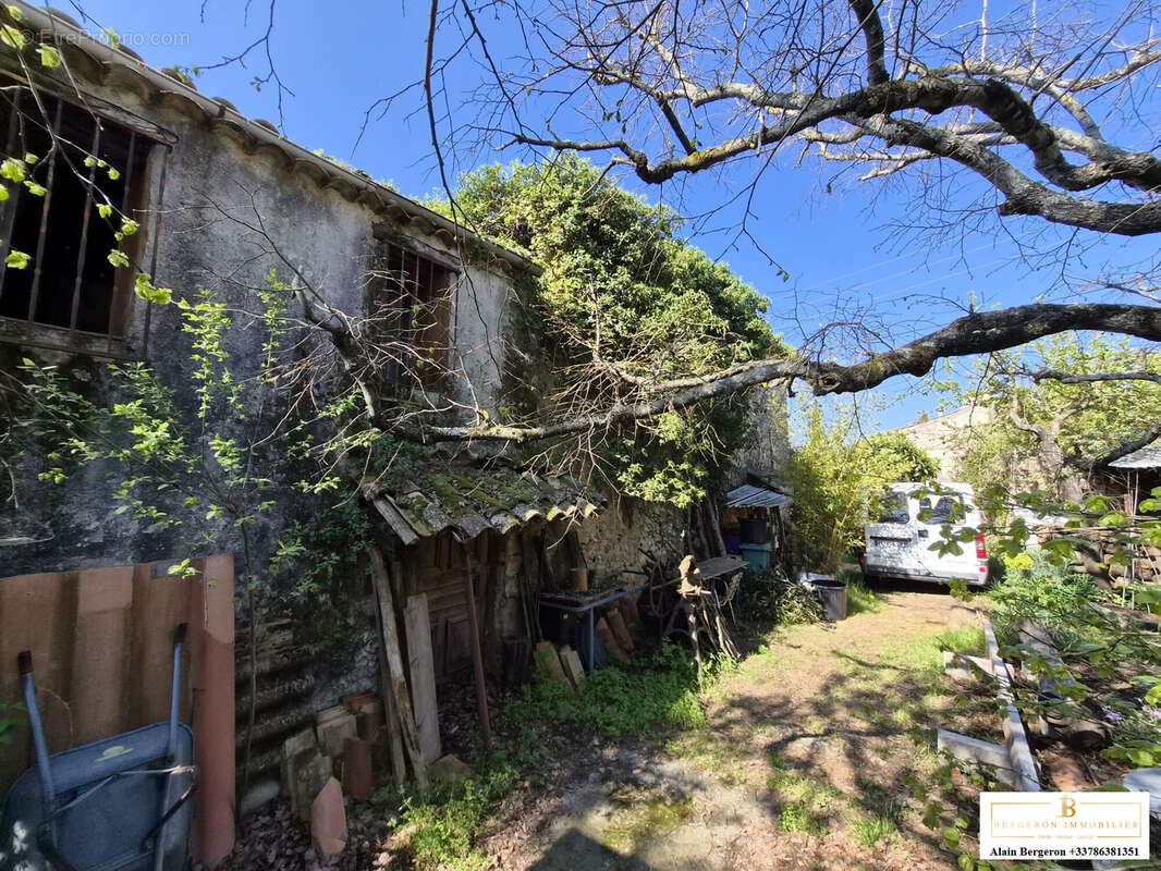 Maison à SAINT-CEZAIRE-SUR-SIAGNE