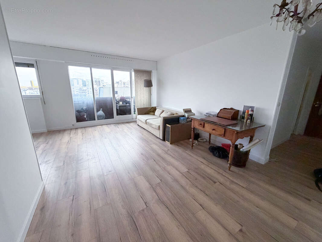 Appartement à COURBEVOIE