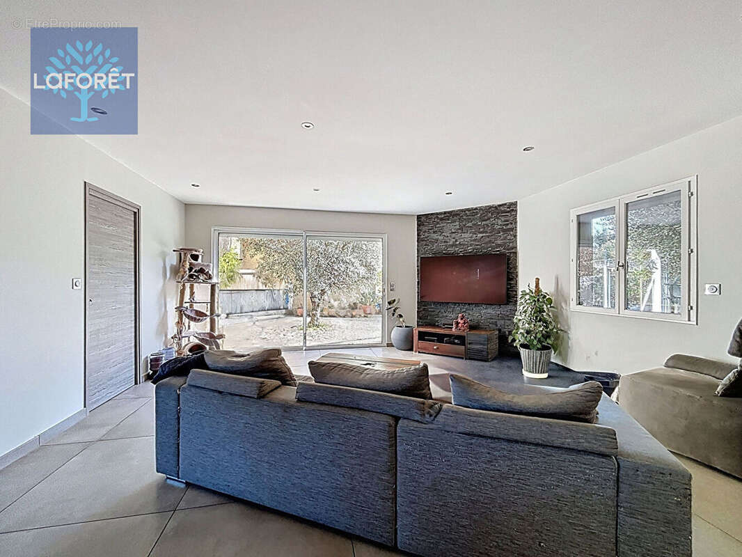 Maison à SAINT-GENIS-LAVAL