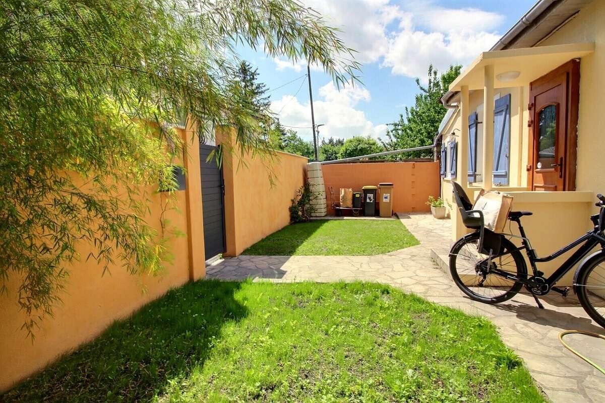 0_0003_1 - Maison à ROMAINVILLE