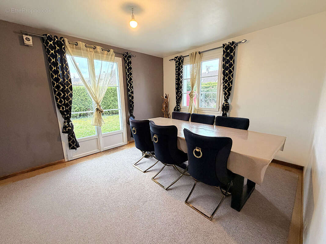 Maison à LA CHAPELLE-EN-SERVAL