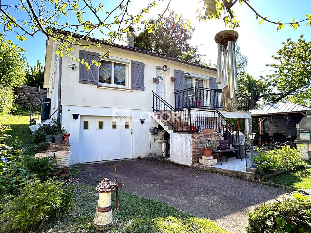 Maison à JUZIERS