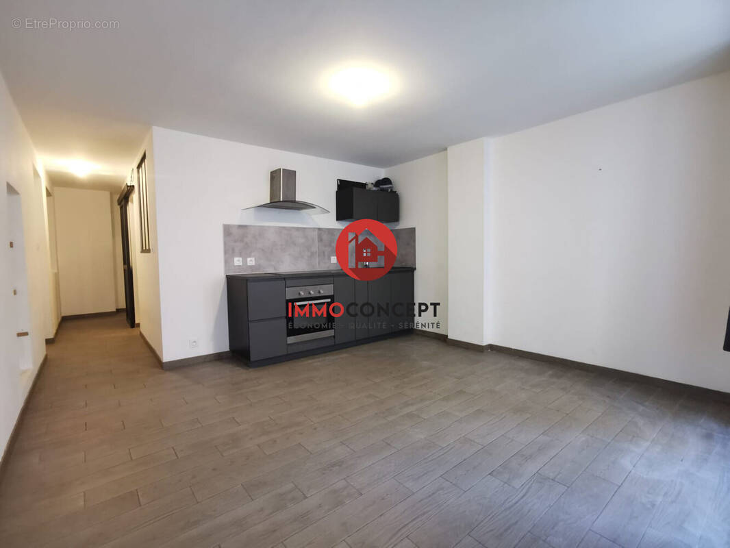 Appartement à BAGNOLS-SUR-CEZE