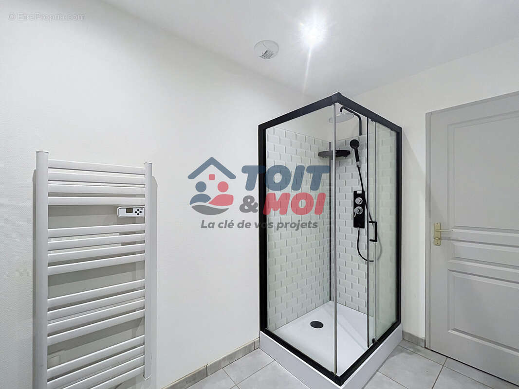 Grande maison familiale, studio indépendant et combles aménageables. - photo 7