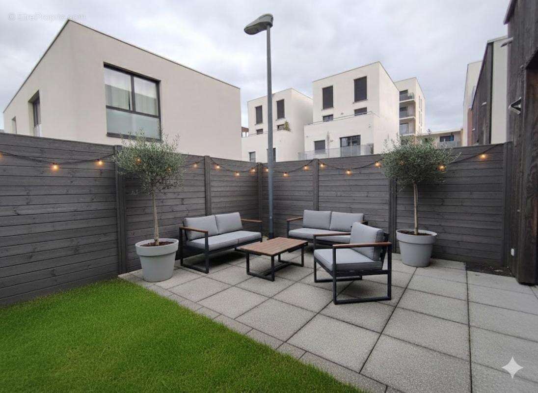 Appartement à BEAUZELLE