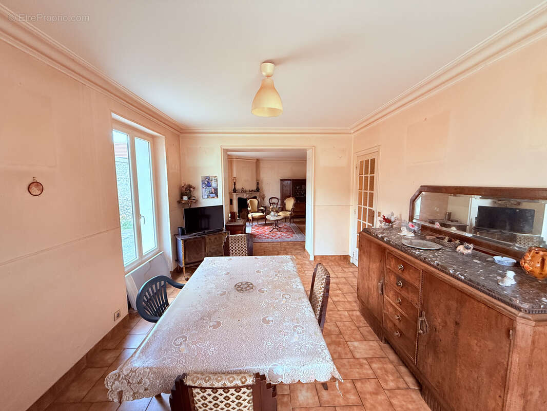 Maison à LA QUEUE-LES-YVELINES