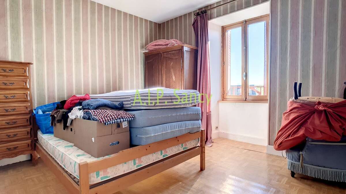 Maison à CHAMBON-SUR-LAC