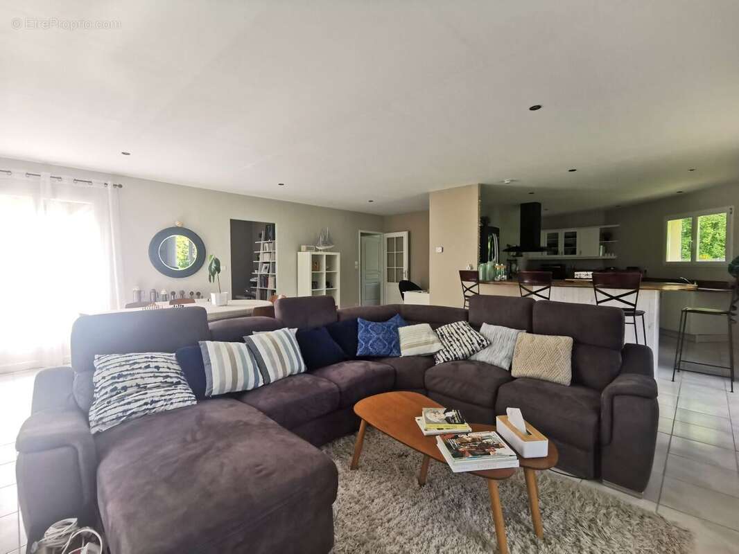 Maison à SAINT-SEBASTIEN-DE-MORSENT