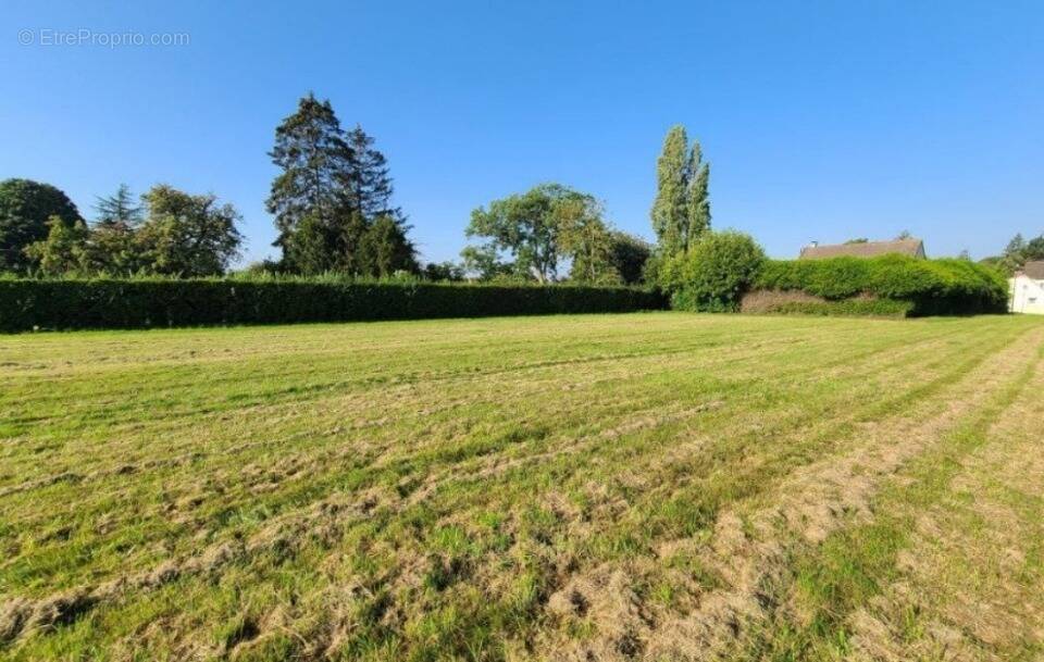 Terrain à MARCILLY-SUR-EURE