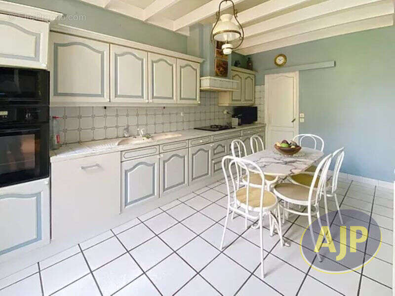 Maison de maître sur parcelle d'environ 1000m² - photo 6