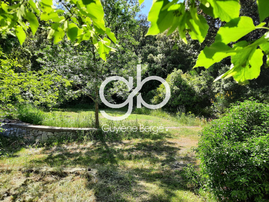 Terrain à LA BOISSIERE