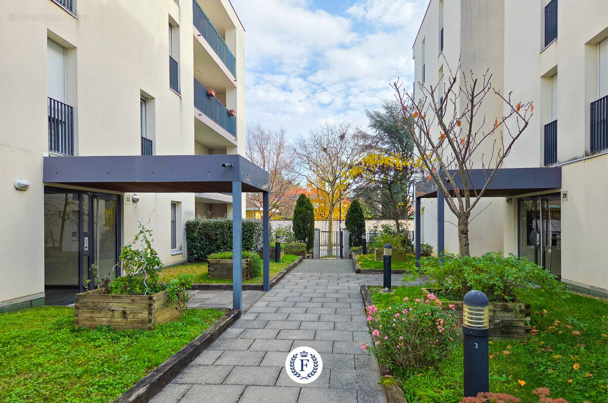 Appartement à MEYZIEU