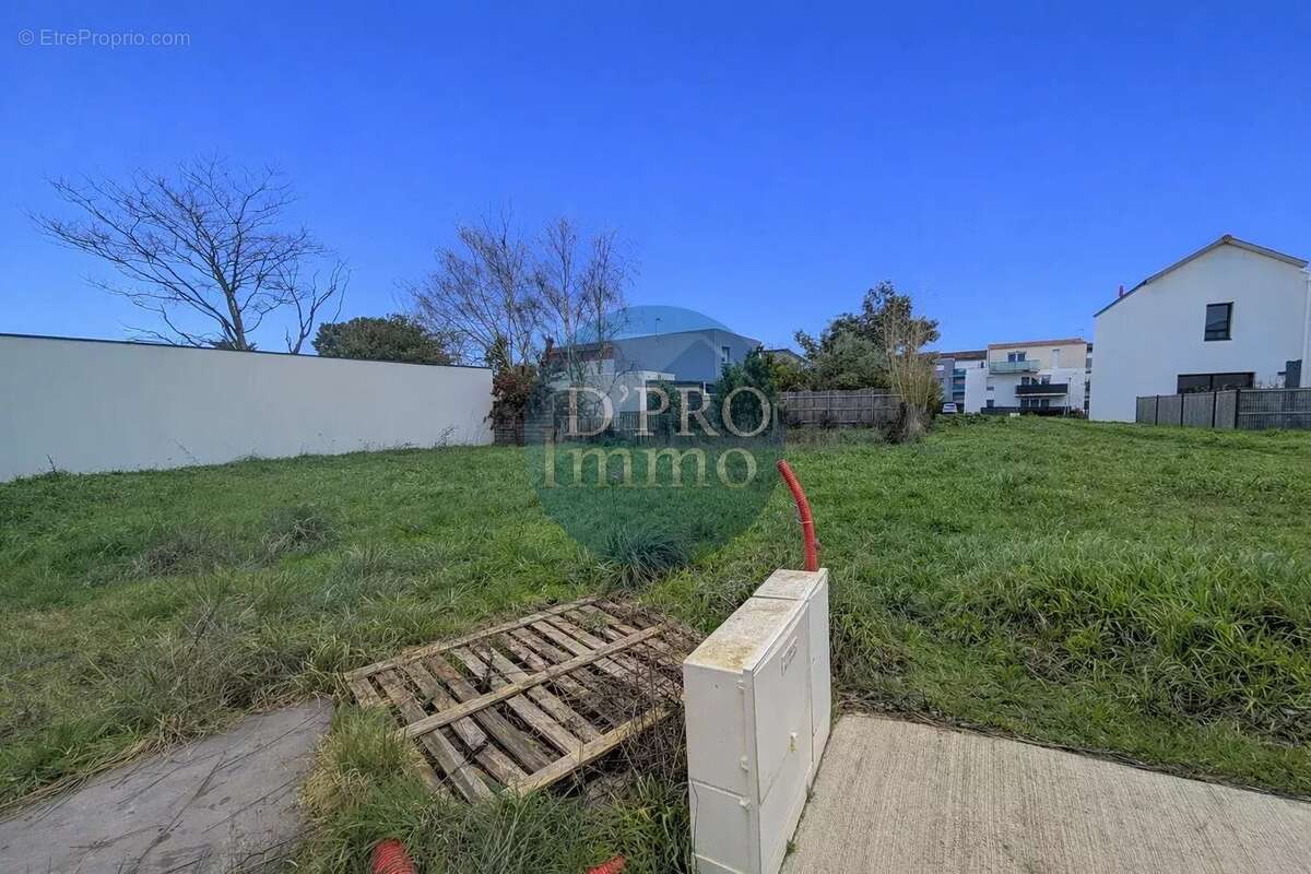 Terrain à LES SORINIERES