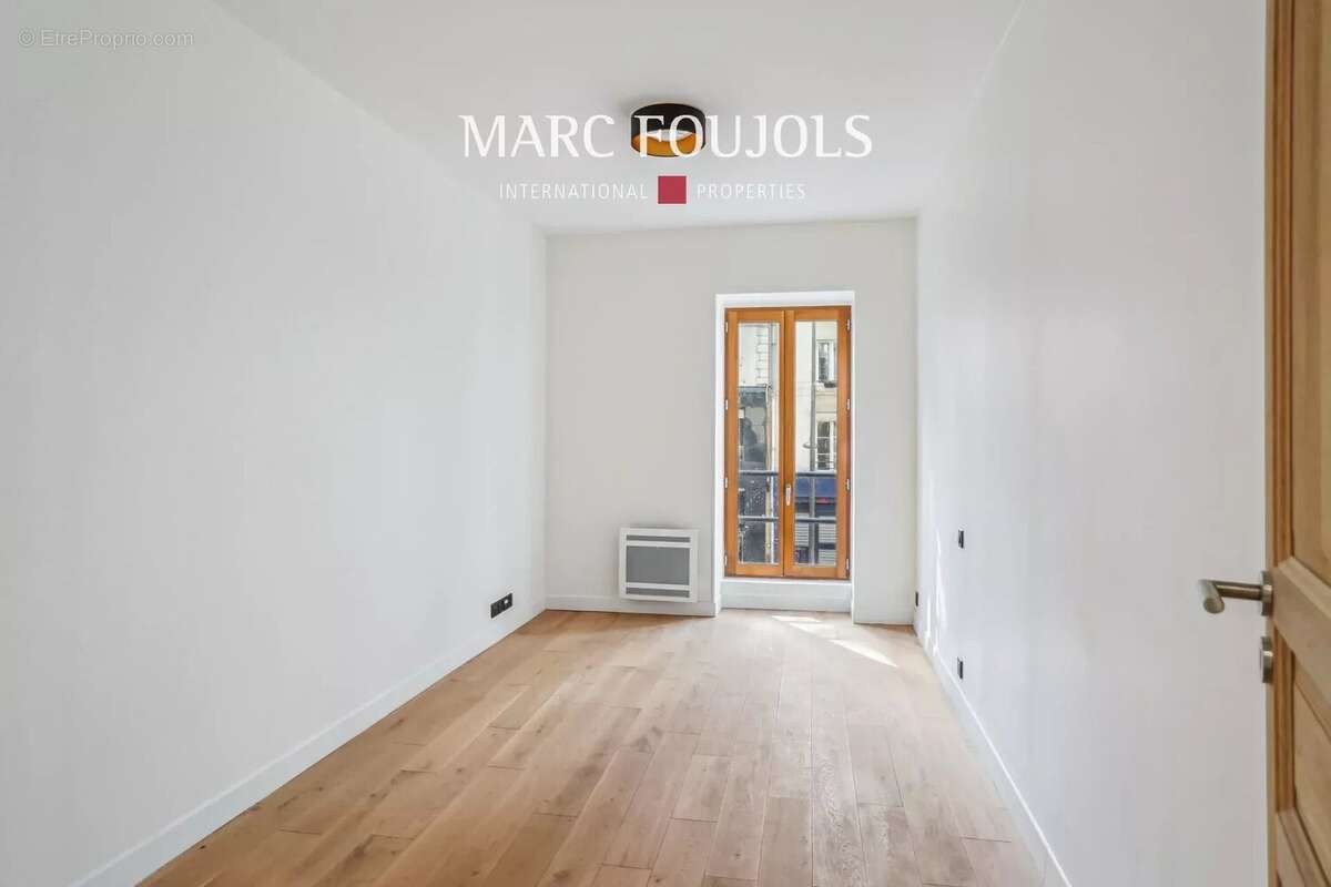 Appartement à PARIS-17E